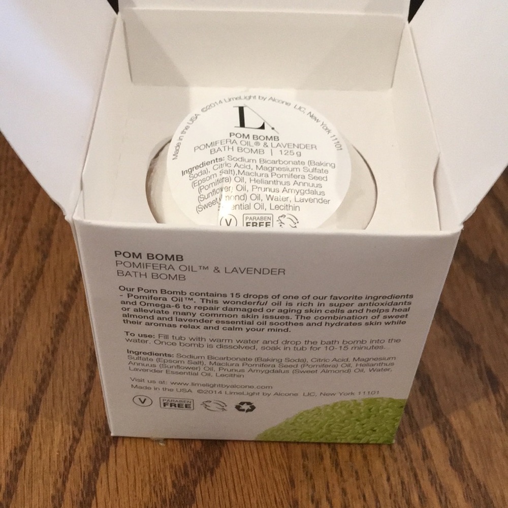 Pom Bomb Pomifera Oil & Lavendar Bath Bomb